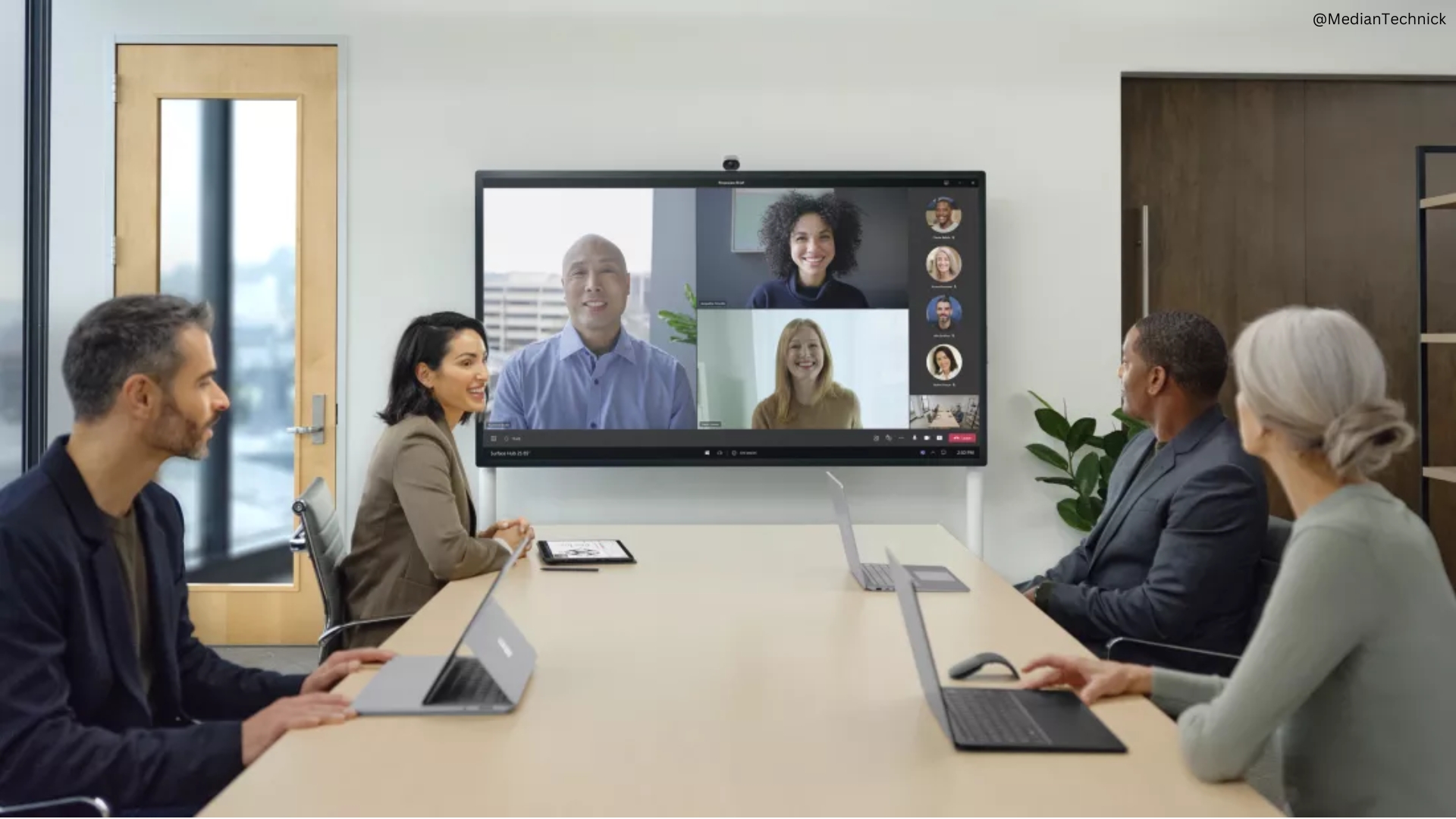 AI-powered smart camera auto-framing participants in a virtual meeting.